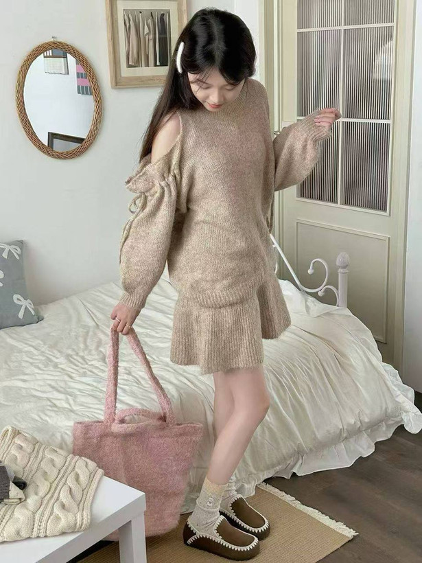 جوراب زنانه ساقدار پشمی گلدوزی