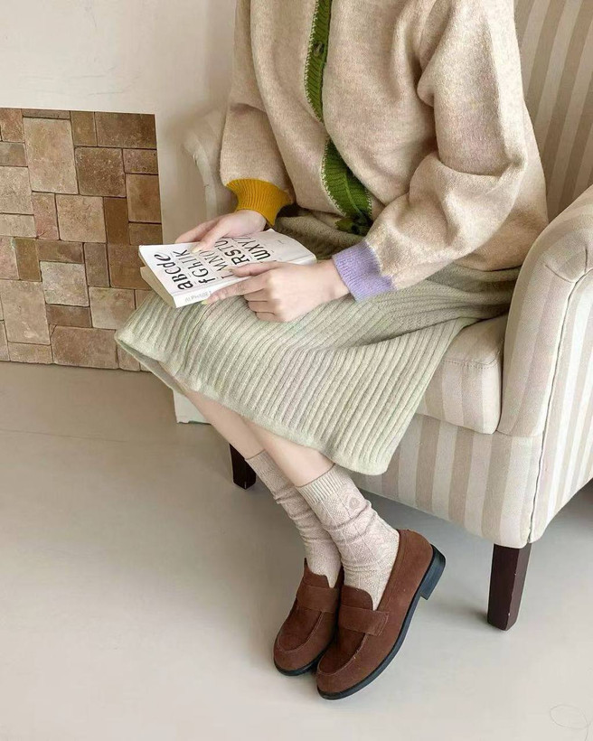 جوراب زنانه ساقدار پشمی گلدوزی