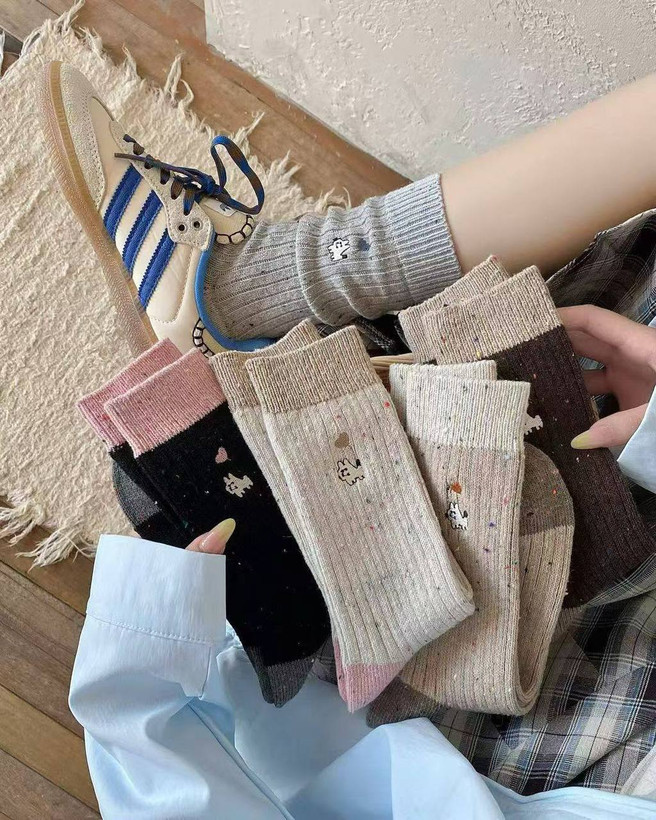 جوراب زنانه ساقدار پشمی گلدوزی